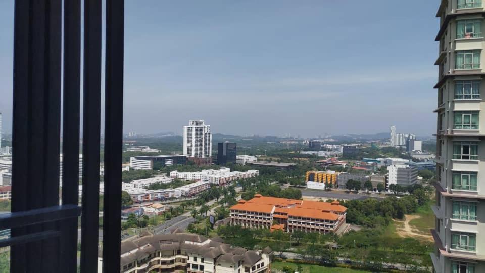 Cozy Studio Unit,Cyberjaya,Wifi, Netflix,Free Parking Екстериор снимка