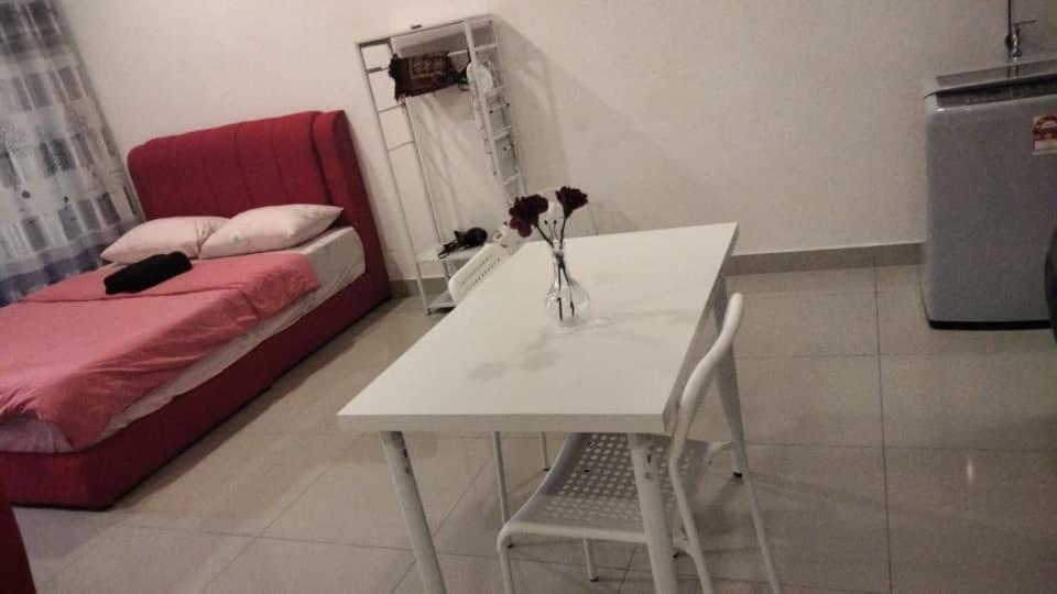 Cozy Studio Unit,Cyberjaya,Wifi, Netflix,Free Parking Екстериор снимка